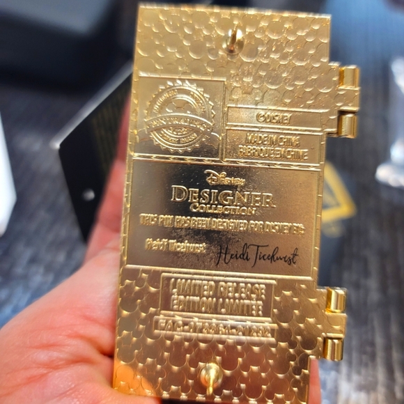 Disney Ultimate Princess Collection Designer Hinged Pin - BELLE Limited Ed - Picture 4 of 5